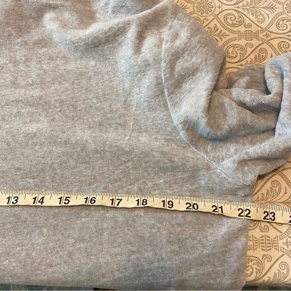 Zenergy Chicos Sz 2 Velour Gray Tiger zebra Striped Cowl Neck Sweater Sweatshirt - Picture 2 of 10